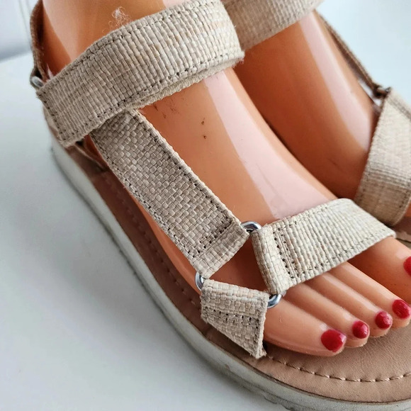 Universal Thread Women's Sandals Strappy Slide Beige Ankle SZ 7 - Picture 3 of 10